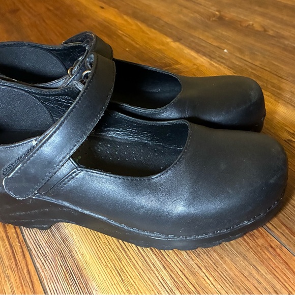 L.L. Bean Women’s Black Leather Clogs Mary Jane Shoes Size 6 Medium - Picture 3 of 13